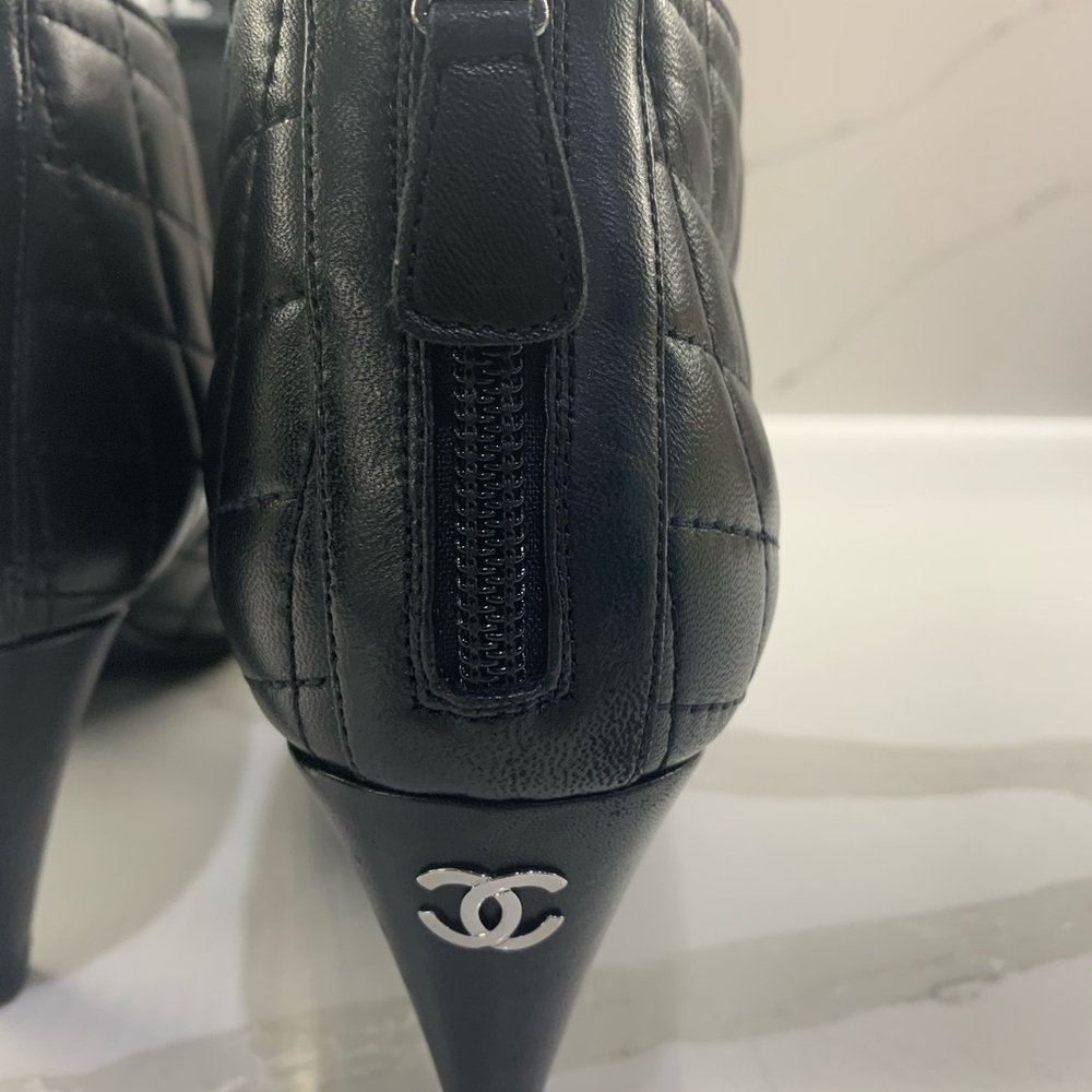 Chanel booties size 40 color black with silver cc new soles - Picture 5 of 13
